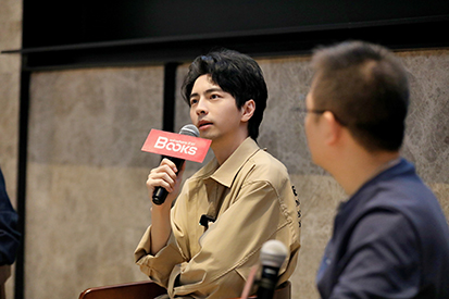 蒲熠星携新书《有人自林中坠落》做客天府书展6.jpg
