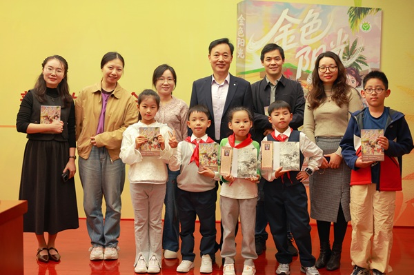 图7 合影留念.jpg